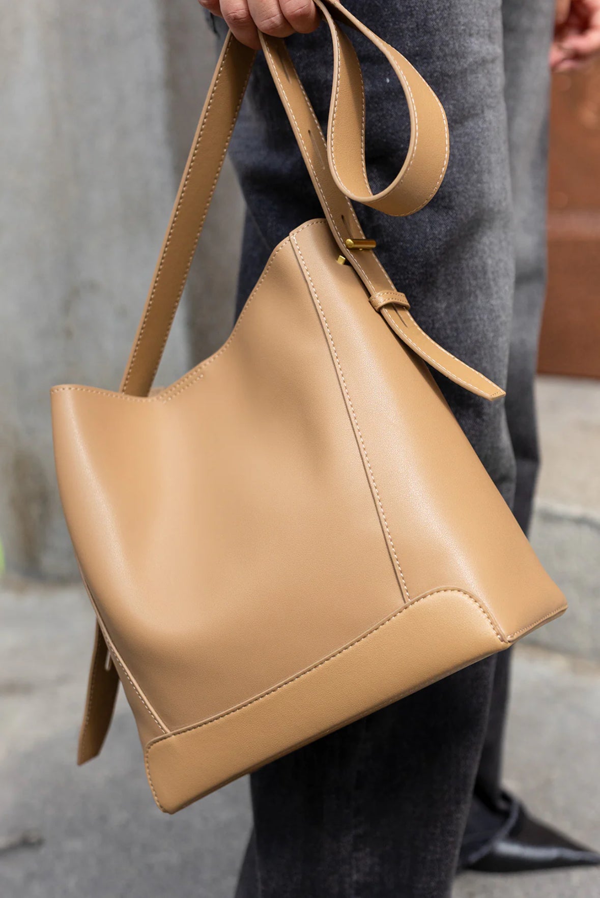 Woman premium shoulder bag